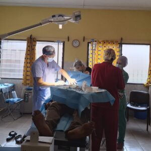 Nasi lekarze pracują bez wytchnienia – kolejny dzień operacji, wśród których są ...
