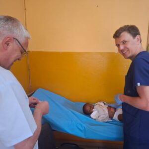 Od świtu czekali. Z nadzieją, że właśnie dziś ktoś im pomoże......