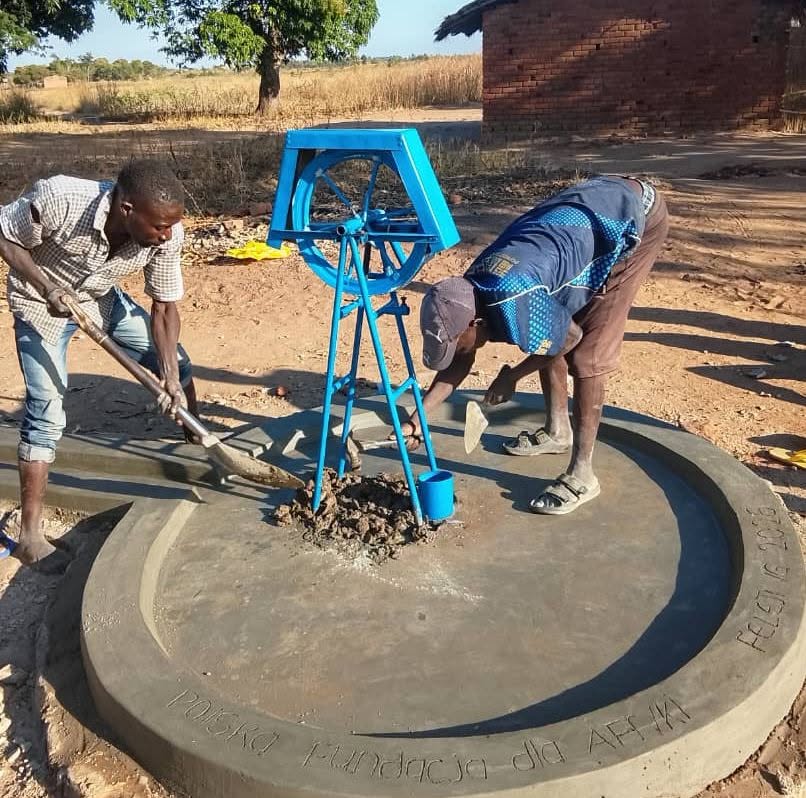 Pierwsza z 5 studni w Malawi już gotowa…