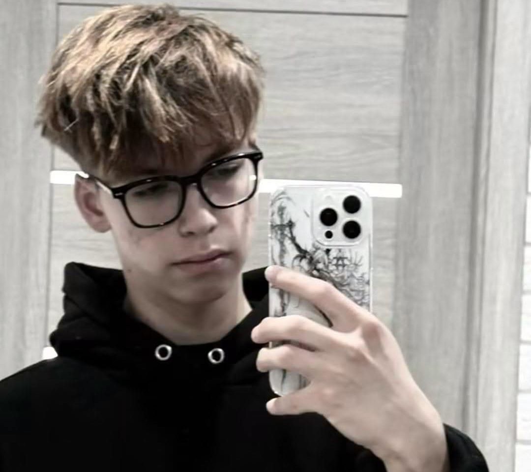 Zaginął
Wojciech Fiołek, lat 15
#łaz #żary #lubuskie
#policja_żary #missing #zag…