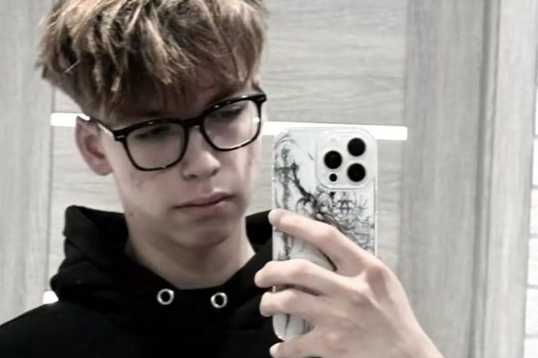 Zaginął
Wojciech Fiołek, lat 15
#łaz #żary #lubuskie
#policja_żary #missing #zag...